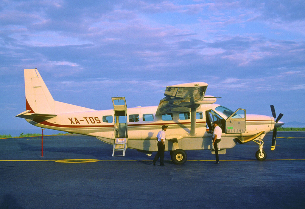 Oldschool airplane from Aerotucan Aerotaxi from Oaxaca to Puerto Escondido
